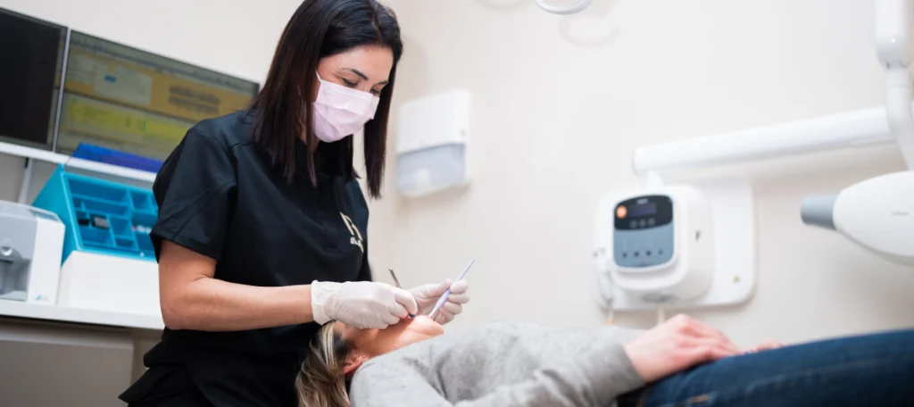 a  Le traitement de racine : à quoi s’attendre ? Dr Antonietta BORDONE - Endodontiste à Marseille